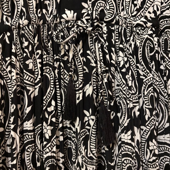 ❗️FINAL❗️Chico's Black and White Paisley Maxi Dress Small 4 - Picture 6 of 11